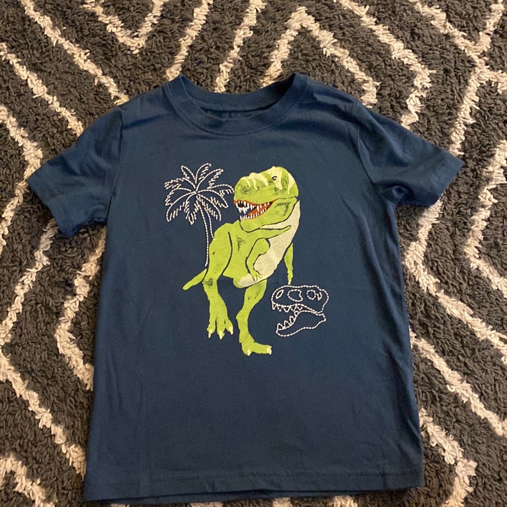 **BOGO 1/2 off** OshKosh B’gosh Dinosaur t-shirt 5T